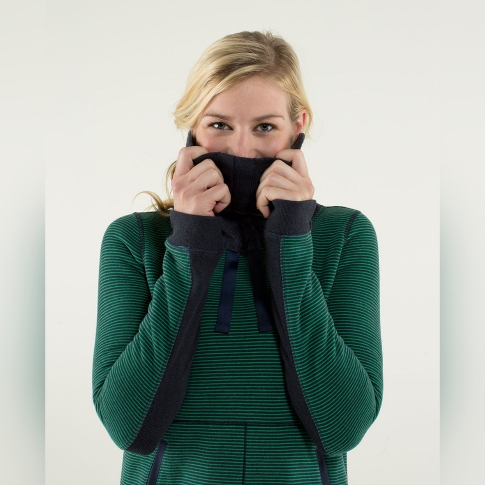 Euc Lululemon Avenue Pullover - image 5